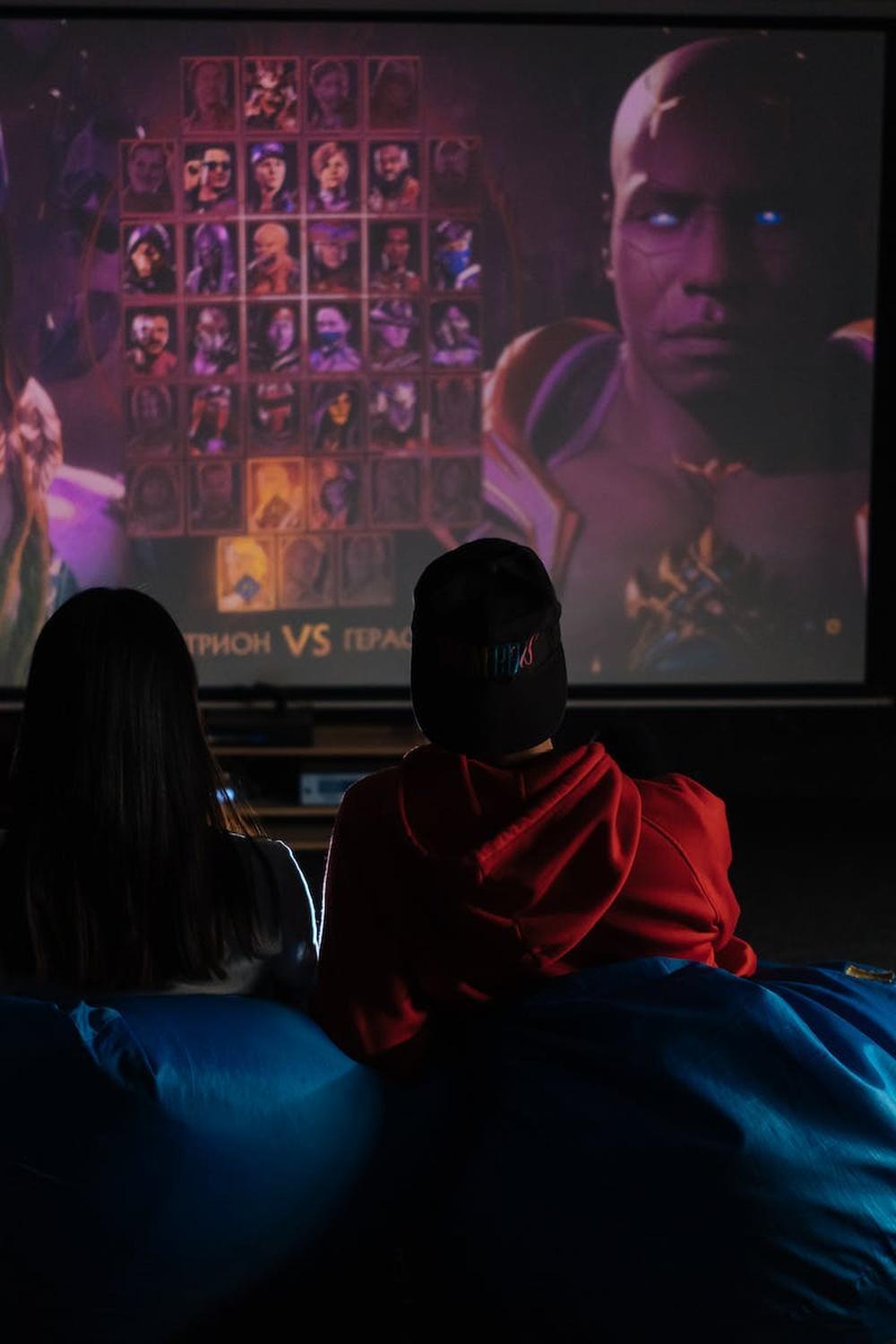 a_people_playing_games_using_console