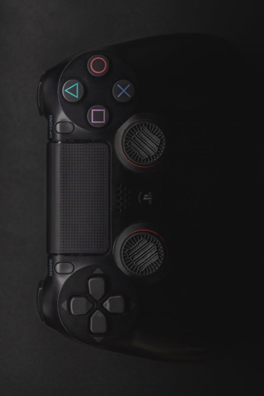 black_game_console