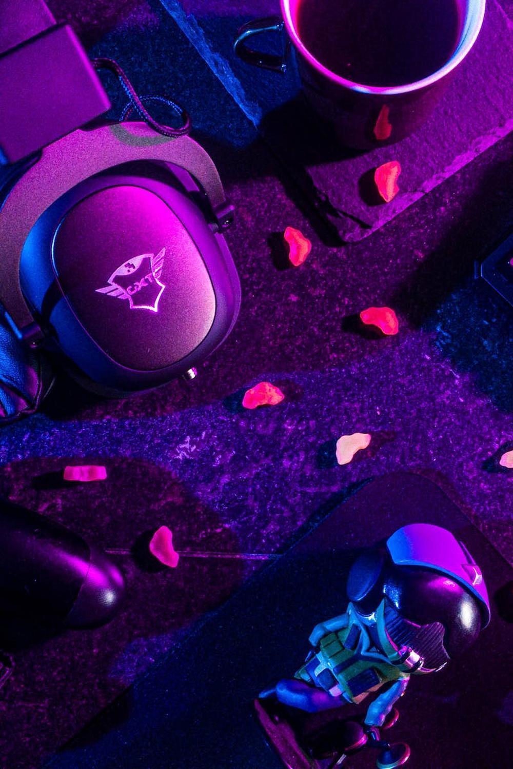flatlay_of_gaming_equipments