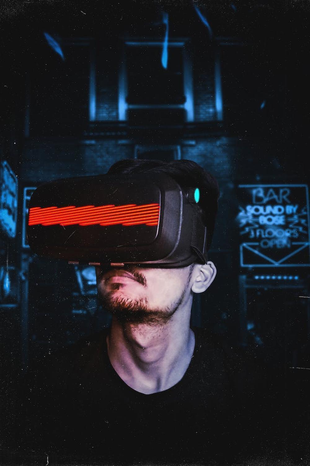 man_wearing_vr_goggles