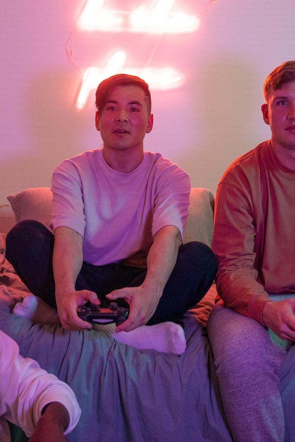 men_playing_games