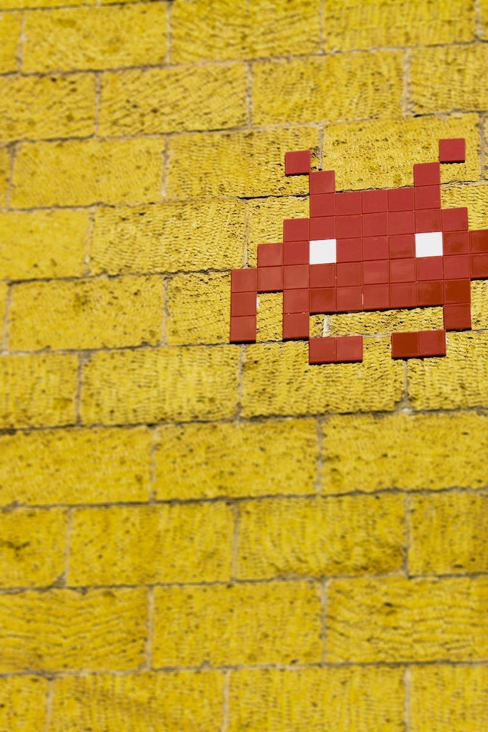 mosaic_alien_on_wall