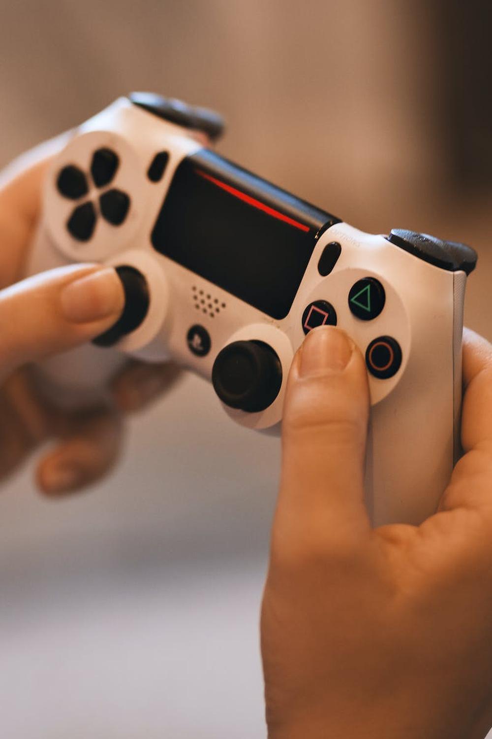  person_holding_sony_ps4_controller